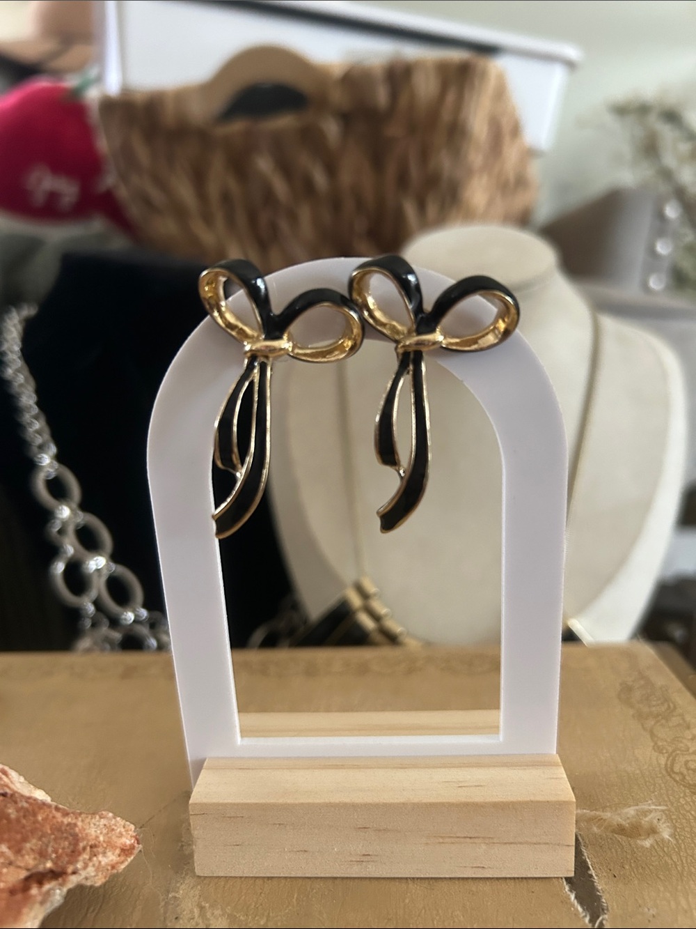 Vintage 1980’s Black and Gold Bow earrings